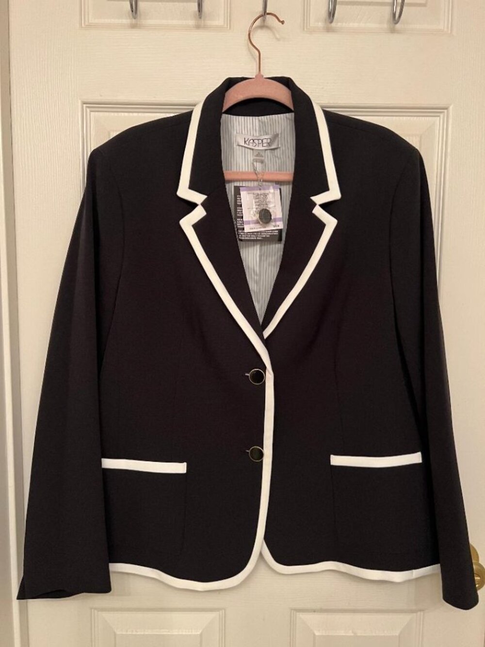 Women's blazer NWT with white trim, Size 18. - Picture 1 of 2